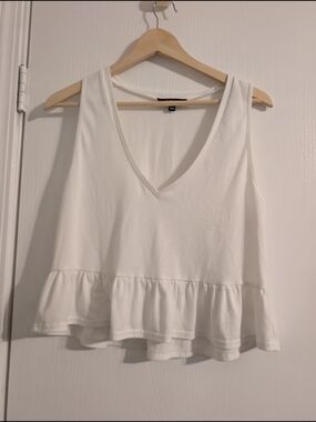Lulu's White V-Neck Ruffle Hem Tank